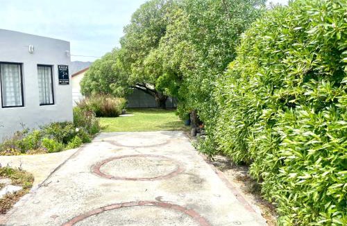 De Kelders House | Kelp Cottage - Two Private Garden en-suite Rooms