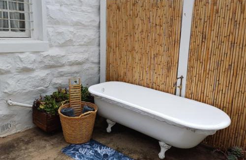 Oudtshoorn House | 86 on Jubilee