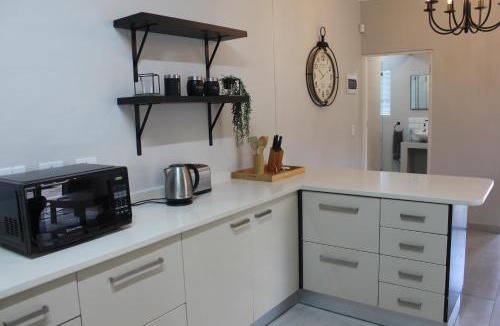 Prince Alfred Hamlet Apartment | Rooikraal Hamlet Village Cottage