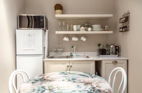 Rondebosch Bed & Breakfast | Sandown Lodge