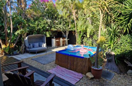 Parklands Villa | Out of Africa - 5 Bedroom indoor outdoor living with 2 firepits and sunroom
