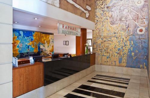 Sandown Hotel | Raphael Suites