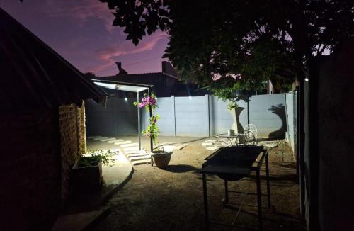 Langenhoven Park Apartment | The Spare Room Cottage - cosy and private