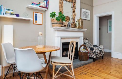 Three Anchor Bay House | Antrim Villa by Totalstay
