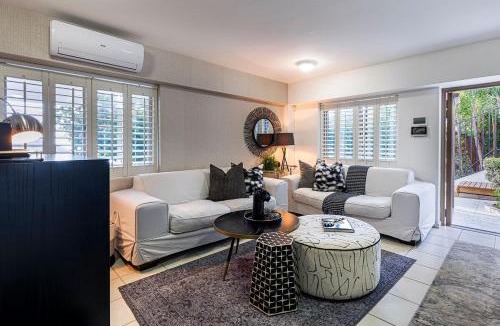 Clifton Apartment | Clifton YOLO Spaces - Clifton Mansion Villa Apartment