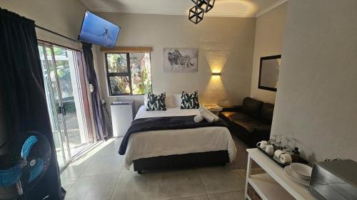 Walmer Apartment | Honeywood Stays - "Romantic escape" Sunroom Near Airport, Fast Wi-Fi & Secure Parking