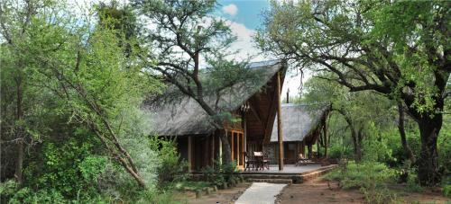 Matlhagame Cabin | Black Rhino Game Lodge