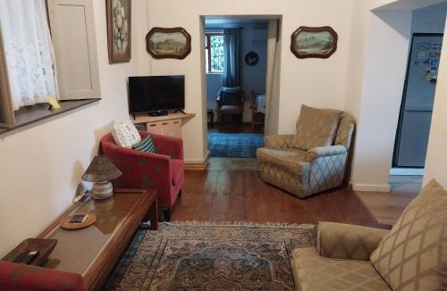Robertson House | Arnheim Guest Cottage