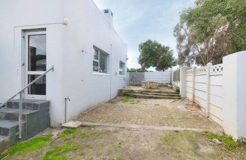Waenhuiskrans Apartment | Etna Flat in Arniston