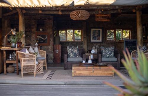 Sidbury Cabin | HillsNek Safari Camp – Amakhala Game Reserve