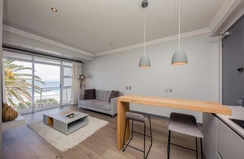 Camps Bay Apartment | Seasonsfind - The Bay