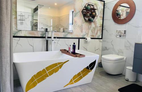 Greater Johannesburg Metropolitan Area Hotel | 24 On Basil Boutique Luxury hotel
