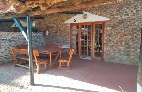 Moqhaka Cabin | Boskoppie Lion & Tiger Reserve