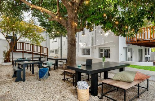 Green Point Hotel | Neighbourgood Hill