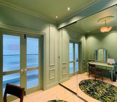 Cape Town City Centre House | Suite Martinique at Slivington Manor