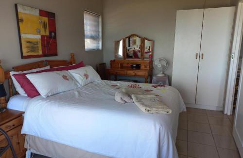 Aston Bay Apartment | The Sparrow's Nest Beach-Front Self-catering
