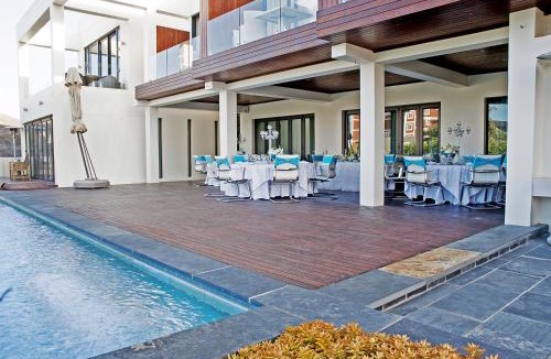 Pollok Beach Hotel | Isango Gate