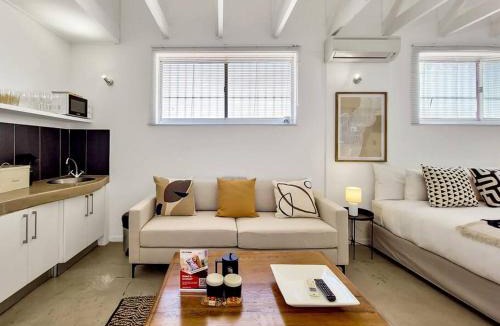 Three Anchor Bay Apartment | Stylish Studio, 600m to the Promenade!