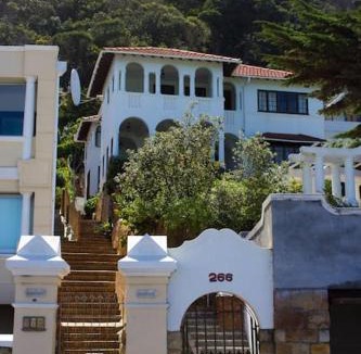 Kalk Bay Apartment | The Lily at St James