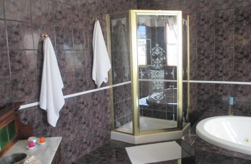Oudtshoorn Hotel | Baron's Palace