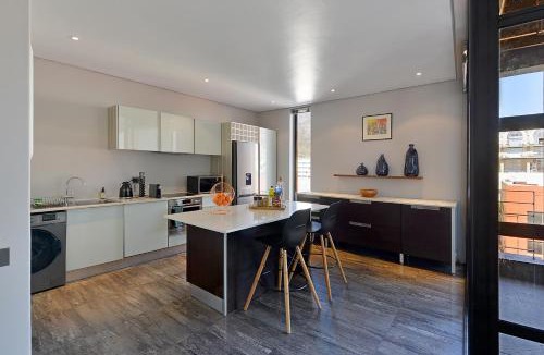 Bo'Kaap Apartment | Rose - Luxury City living with views!