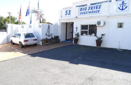 Gordons Bay Central House | Big Skies Guesthouse