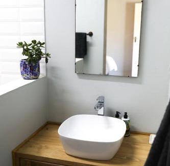 Drummond Apartment | Nguni Place - a self-catering, modern apartment.