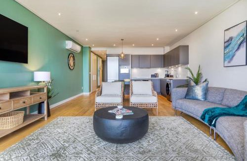 Three Anchor Bay Apartment | Tranquil Apartment on the Promenade