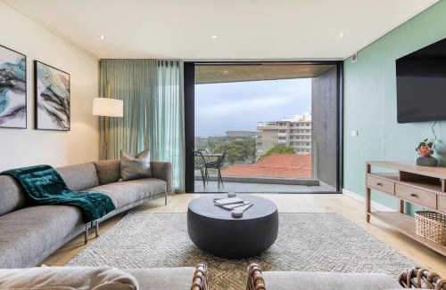 Three Anchor Bay Apartment | Tranquil Apartment on the Promenade