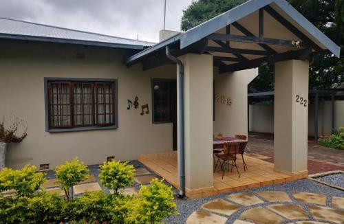 Lyttelton Manor Apartment | Cozy Manor Guestrooms