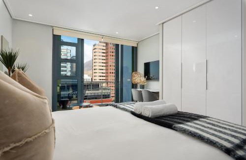Cape Town City Centre Apartment | 16 on Bree Apartments