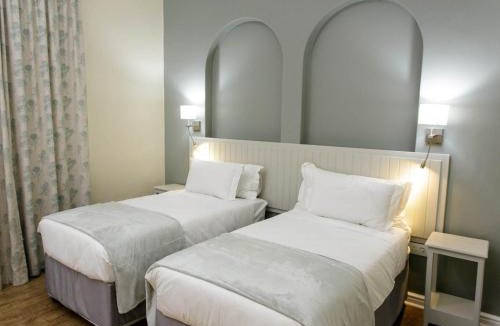 Oudtshoorn Hotel | Queen's Hotel by BON Hotels