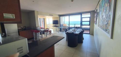 Durban Point Apartment | Accommodation Front - Tastefully Furnished 6 Sleeper with Ocean Views