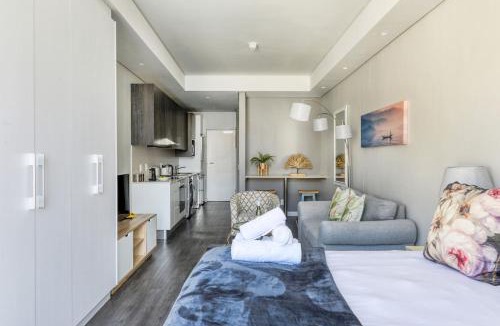 Cape Town City Centre Apartment | Backup-Power Mountain View Trendy Apartment