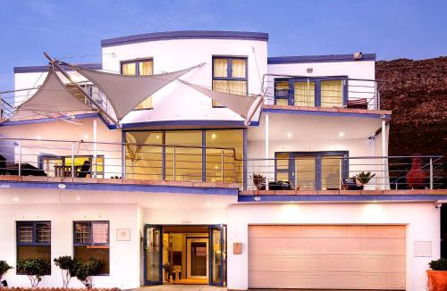 Simon's Town House | Magellans Hotel