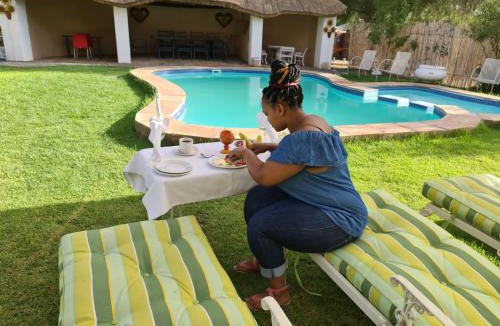Victoria West House | Victoria Oaks Guesthouse