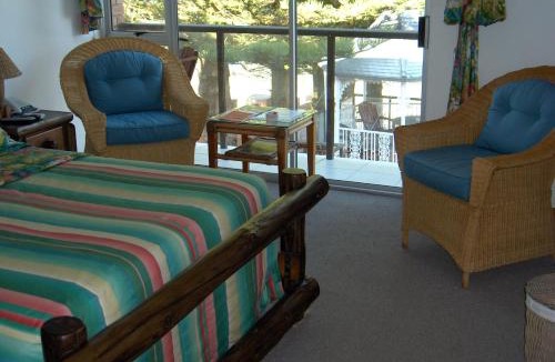 Kini Bay House | Sea Otters Lodge