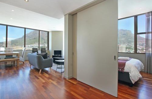 Cape Town City Centre Apartment | Spacious 3 Bedroom Family Apartment In Cape Town