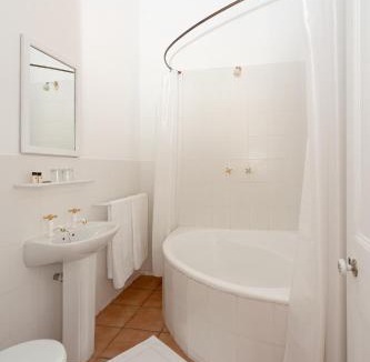 Simon's Town Bed & Breakfast | Boulders Beach Hotel and Restaurant