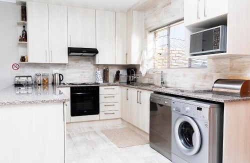 Colchester Apartment | Settle Inn Self Catering Accommodation