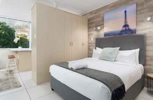 Three Anchor Bay Apartment | Montclair Apartments