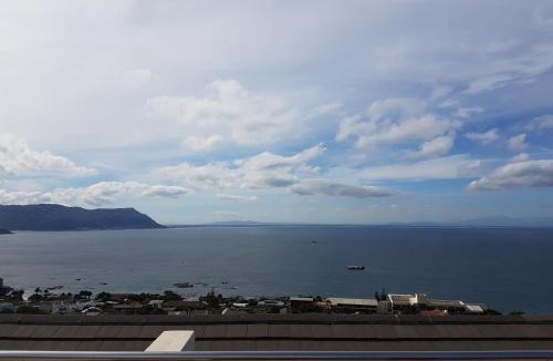 Simon's Town House | Magellans Hotel