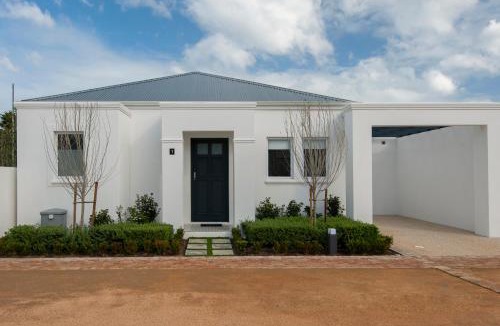 Eastcliff Apartment | Perla