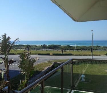 Pollok Beach House | Palm Beach Guesthouse