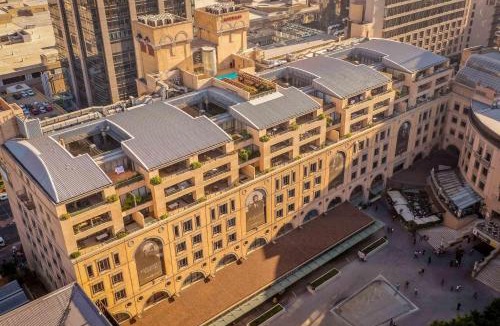 Sandown Hotel | Raphael Suites