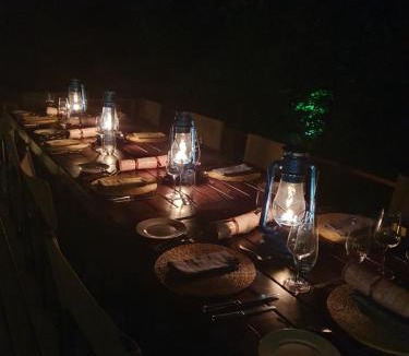Thorny Bush Game Reserve Hotel | Kingfisher Creek Safari Lodge