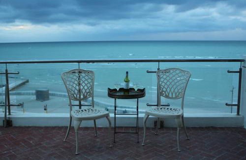 Strand Apartment | Hibernian Towers 505