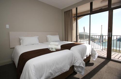 Quigney Beach Cabin | Marine Hotel