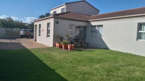 Gordons Bay Central House | Bay Breeze Guesthouse Selfcatering