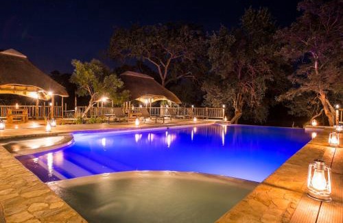 Thorny Bush Game Reserve Hotel | Vuyani River Lodge